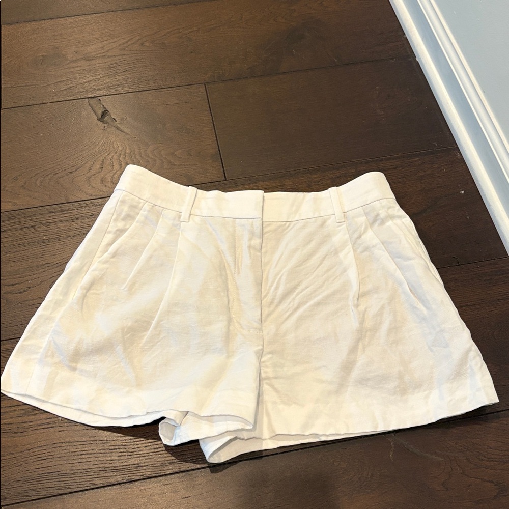 Aritzia White High-Waist Linen Blend Pleated Shorts